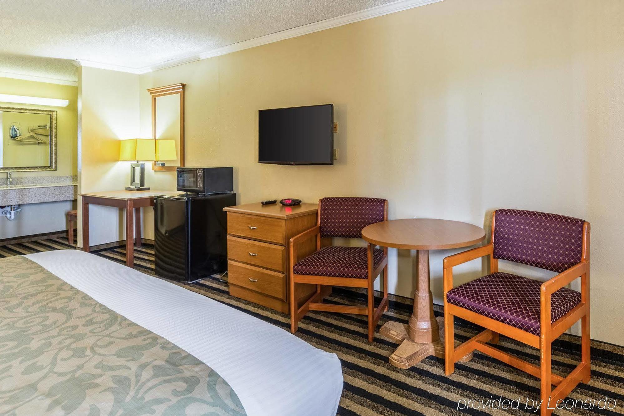 Rodeway Inn Alexandria Exteriör bild