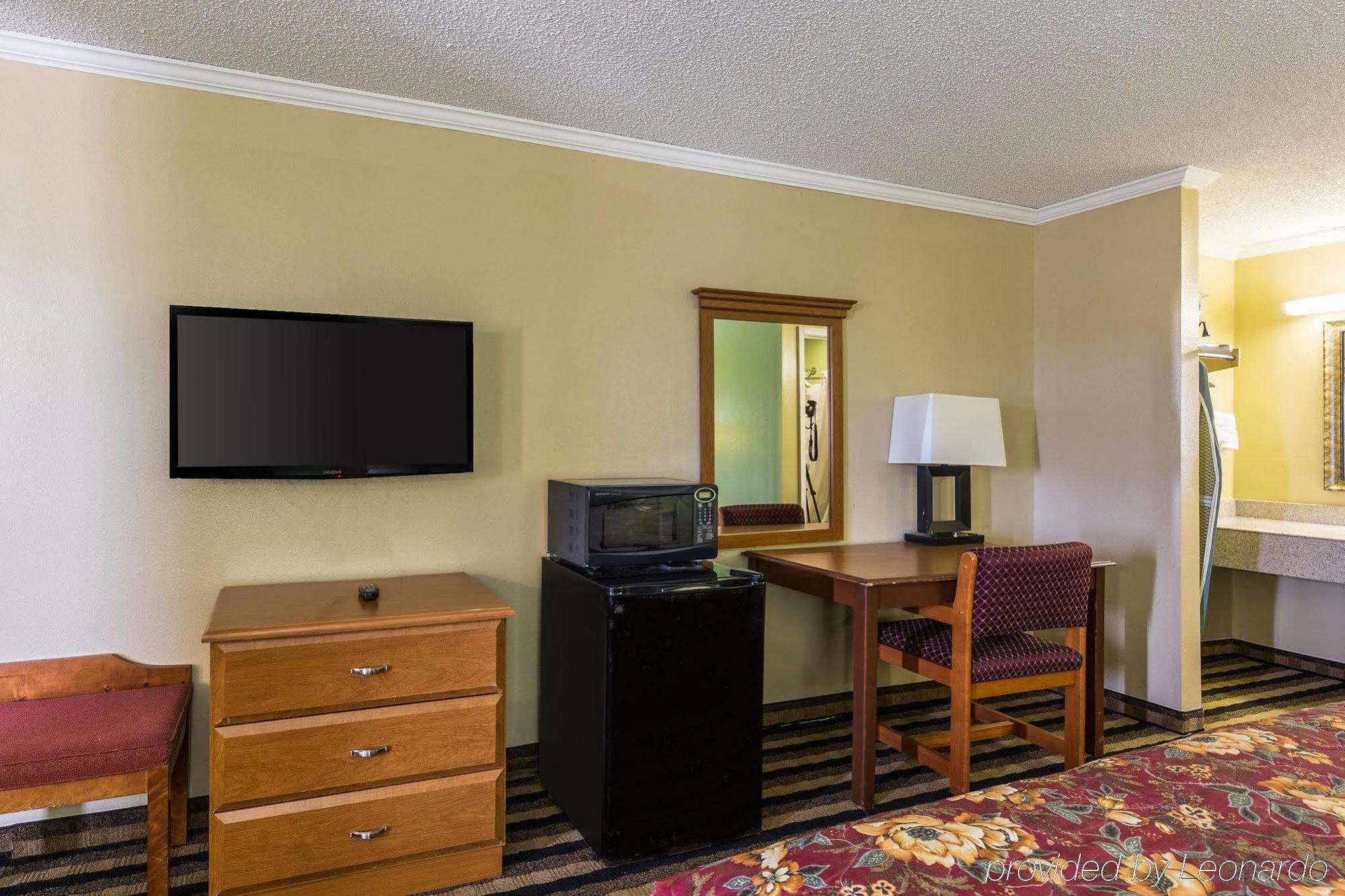 Rodeway Inn Alexandria Exteriör bild