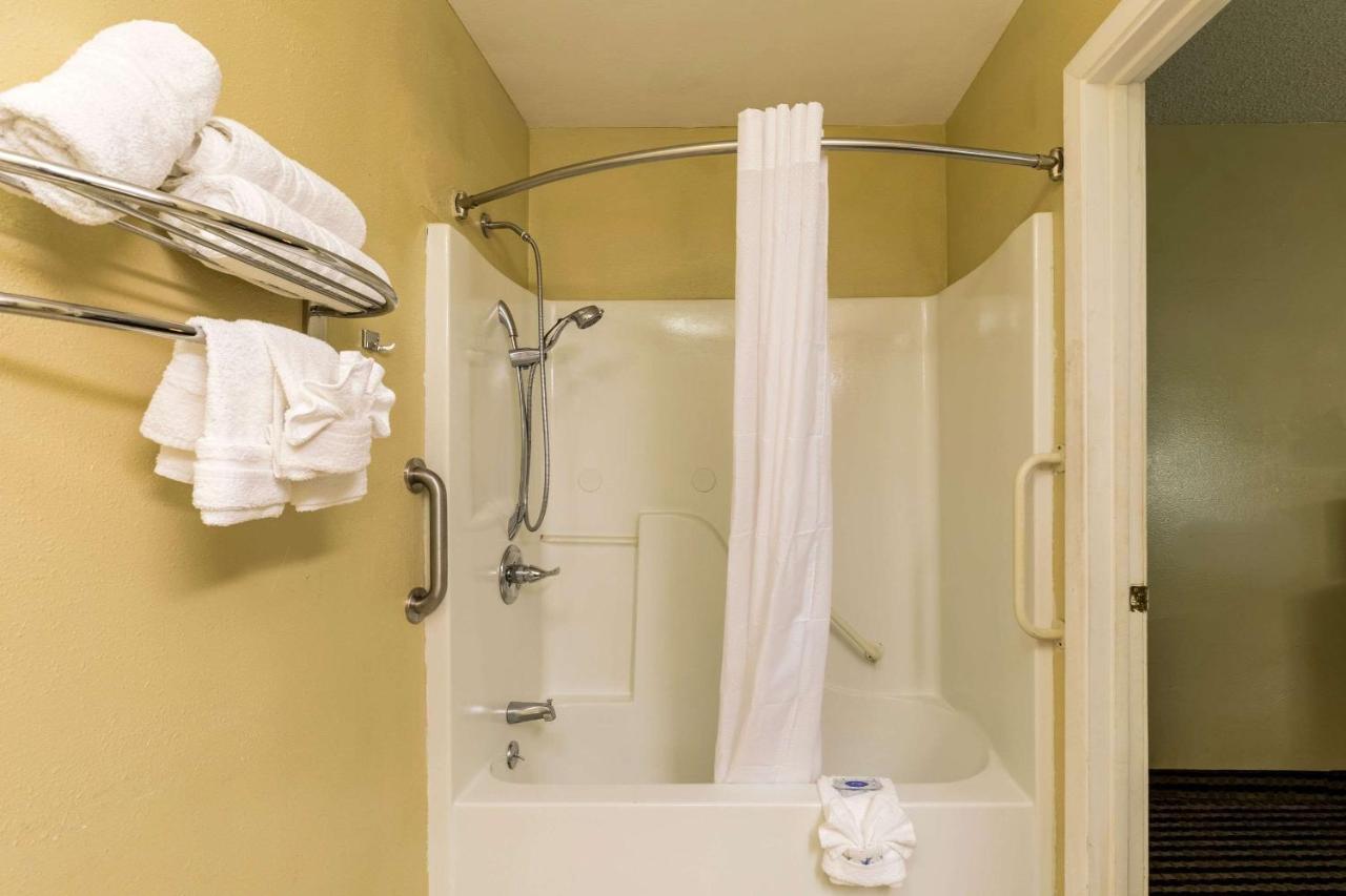 Rodeway Inn Alexandria Exteriör bild
